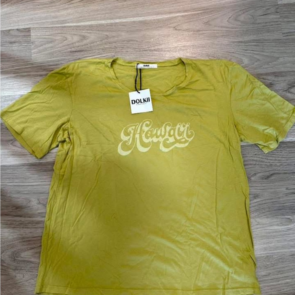 DOLKII Hawai’i Graphic Tee
